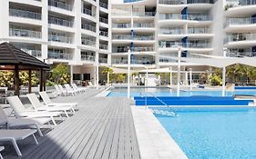 Water View Apartment- Pool Gym Parking- Simply Stunning